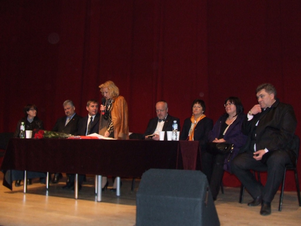 Iš kairės – Lentvario grupės narė Irena Kalkienė, Trakų skyriaus kuratorius Gediminas Šiukšta, Trakų seniūnas Kęstutis Vilkauskas, Asta Kandratavičienė, Juozas Oleka, Birutė Vėsaitė, Orinta Leiputė ir Trakų meras Vytautas Zalieckas