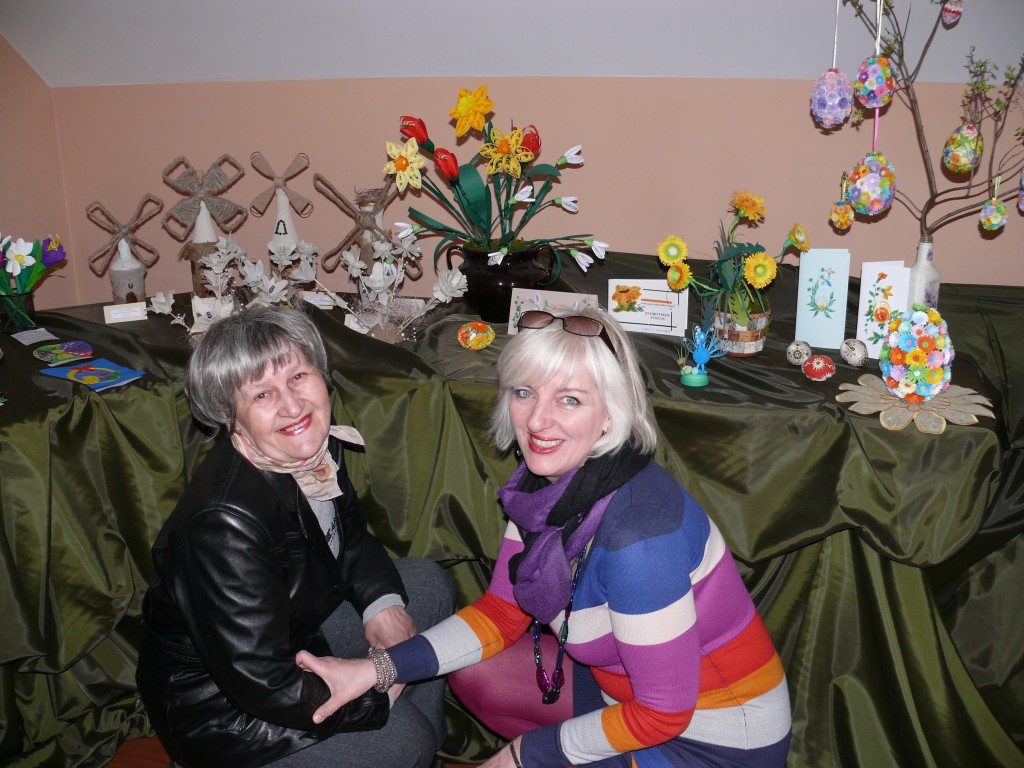 Olga Ochmanienė ir tautodailininkė Ryšarda Kozubovskaja