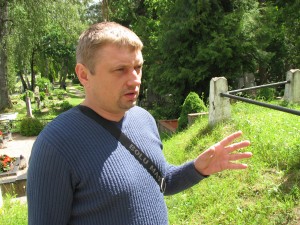 UAB „Trakų paslaugos“ direktorius Aurelijus Šmigelskas neslepia džiaugsmo pabaigus taurų darbą