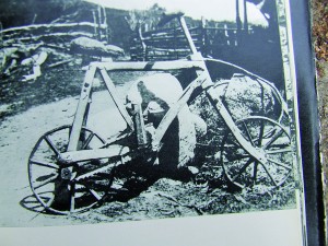 1925 metų Radviliškių rajono Pakapės kaimo medinis dviratis 