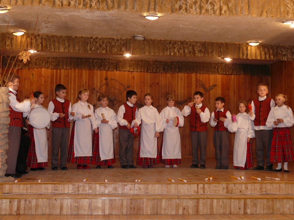 Lentvario pradinės mokyklos folklorinis ansamblis „Kamanėlė”