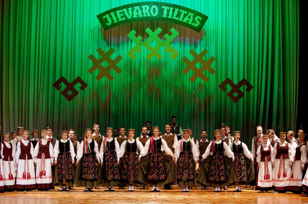 Lietuvos edukologijos universiteto dainų ir šokių ansamblis „Šviesa“_ LNKC nuotr